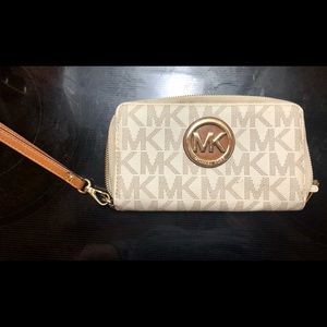 Micheal Kors Wristlet Wallet